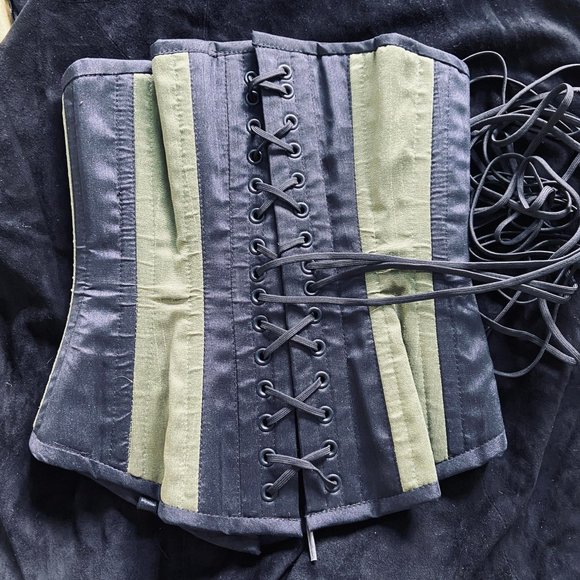 Isabella Corsetry victorian underbust 22" - Picture 3 of 5